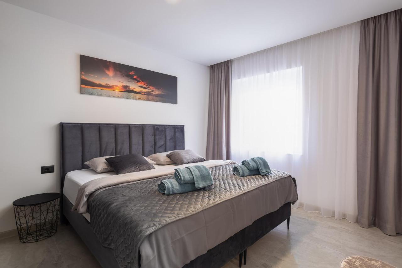 Luxury Apartment Lorena - Private Heated Pool - Йесенице Екстериор снимка