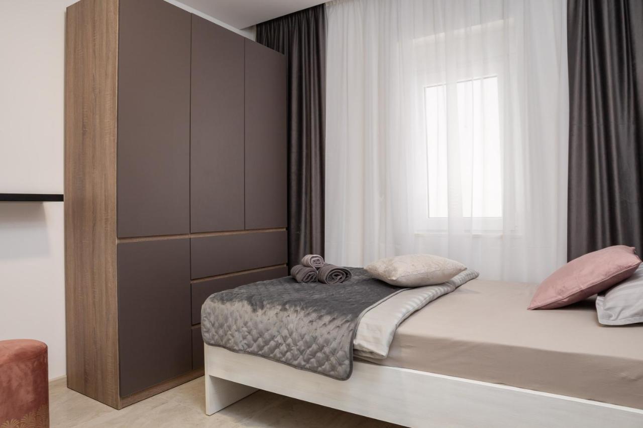 Luxury Apartment Lorena - Private Heated Pool - Йесенице Екстериор снимка