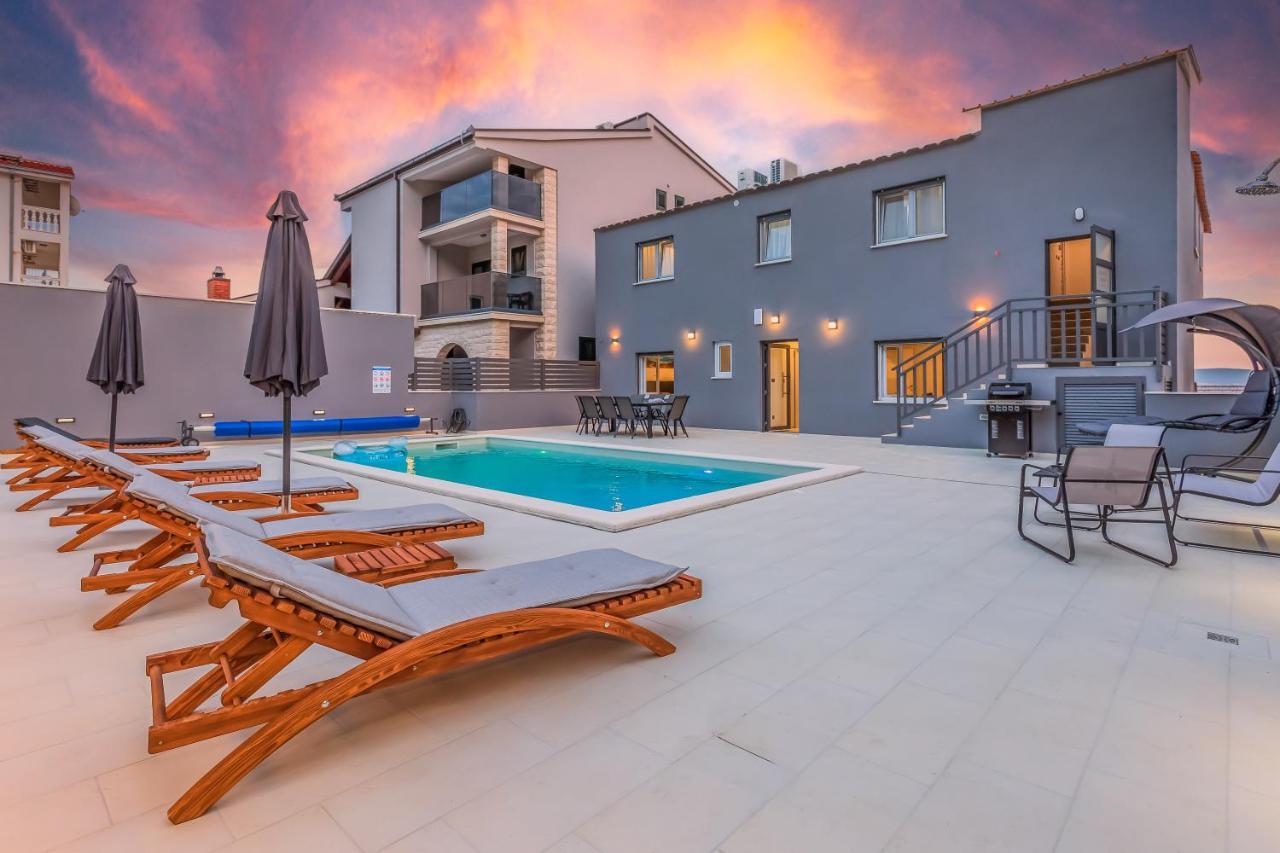 Luxury Apartment Lorena - Private Heated Pool - Йесенице Екстериор снимка