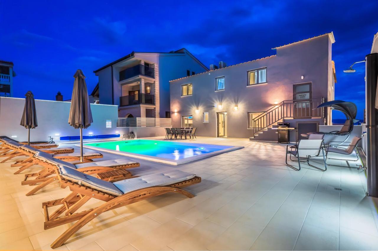 Luxury Apartment Lorena - Private Heated Pool - Йесенице Екстериор снимка
