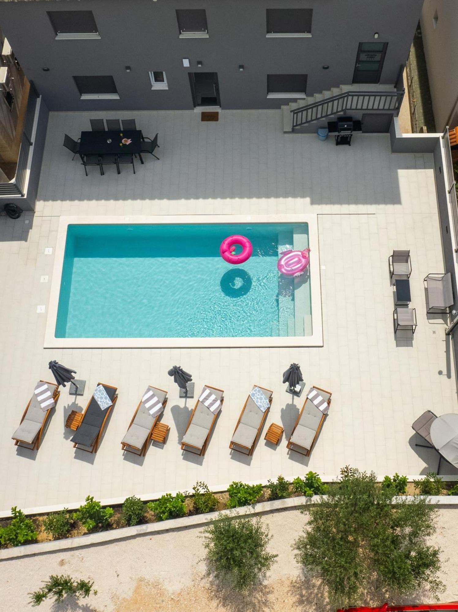 Luxury Apartment Lorena - Private Heated Pool - Йесенице Екстериор снимка