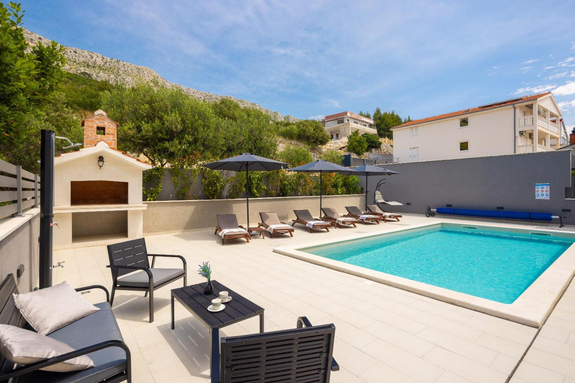Luxury Apartment Lorena - Private Heated Pool - Йесенице Екстериор снимка