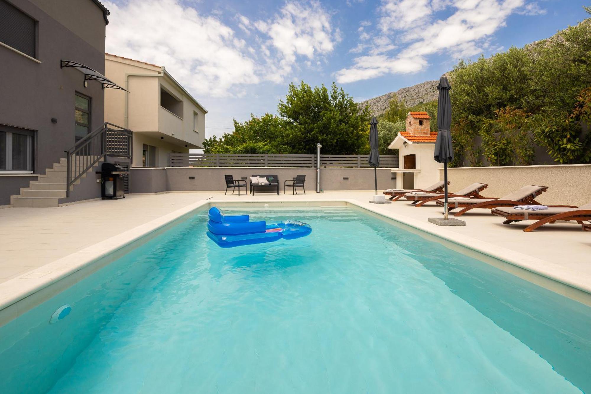 Luxury Apartment Lorena - Private Heated Pool - Йесенице Екстериор снимка