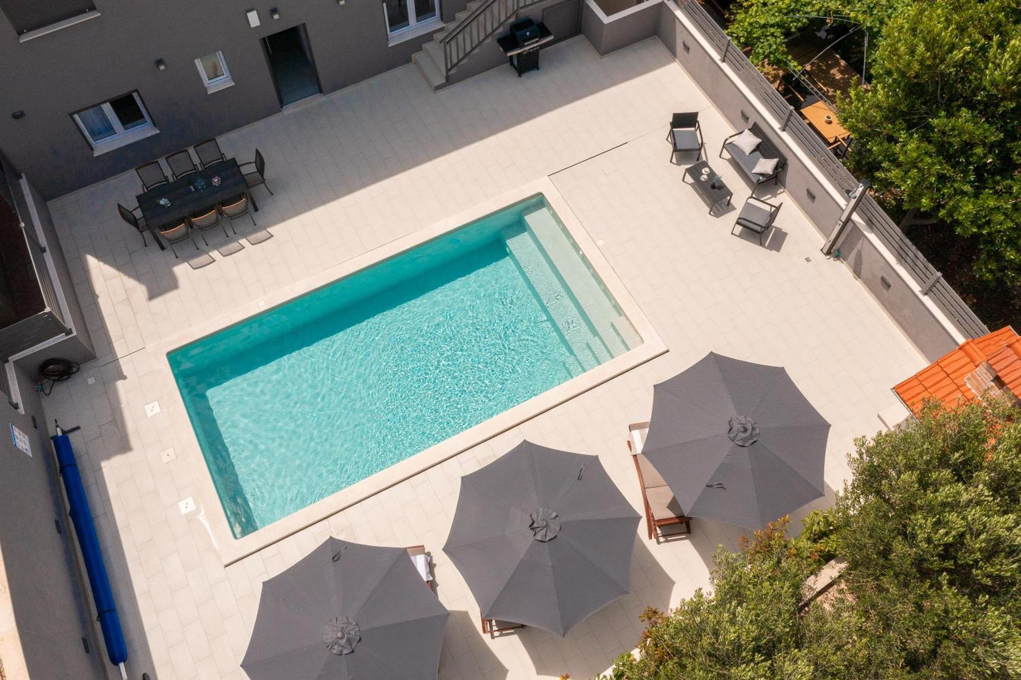 Luxury Apartment Lorena - Private Heated Pool - Йесенице Екстериор снимка