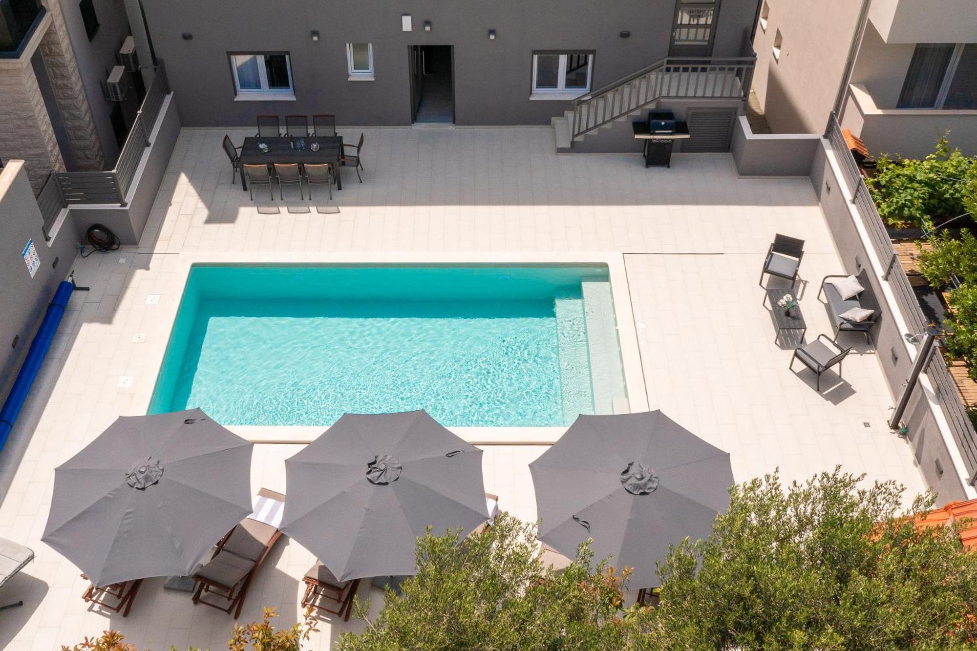Luxury Apartment Lorena - Private Heated Pool - Йесенице Екстериор снимка